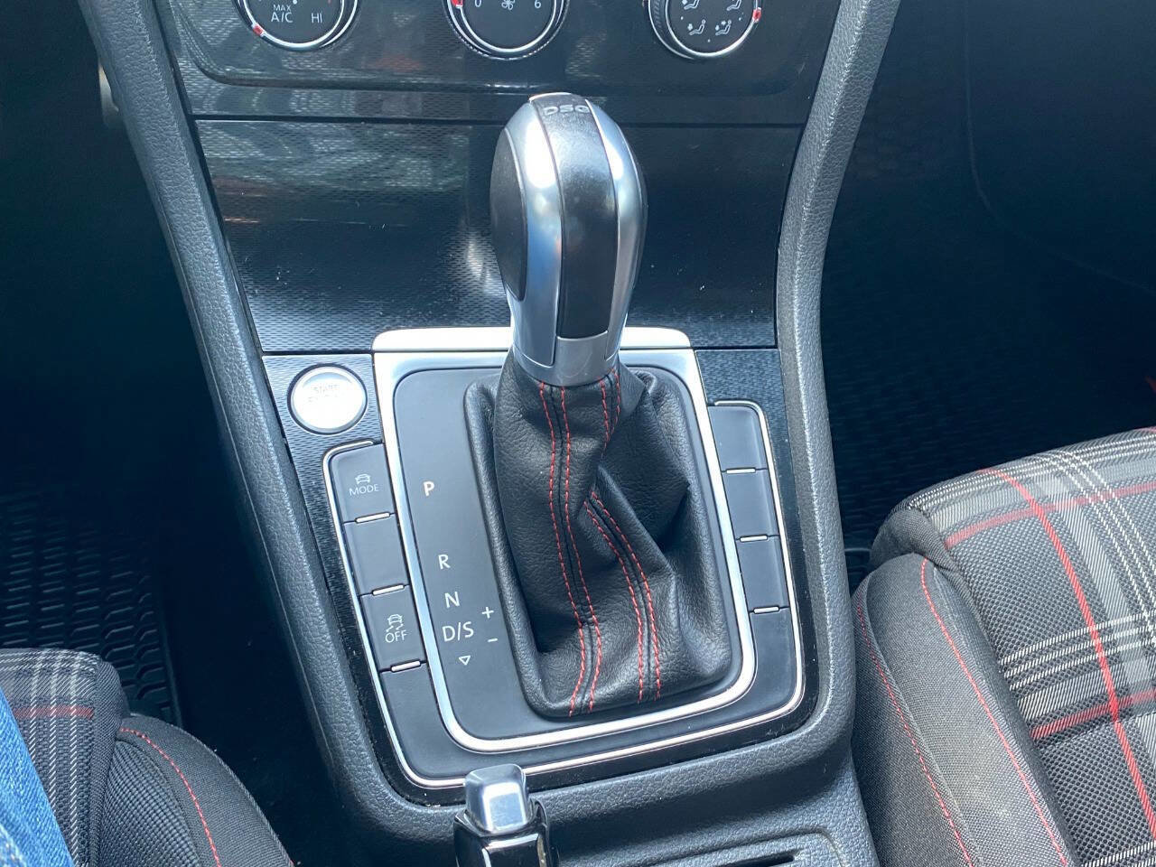 Used 2017 Volkswagen GTI Sport image 36