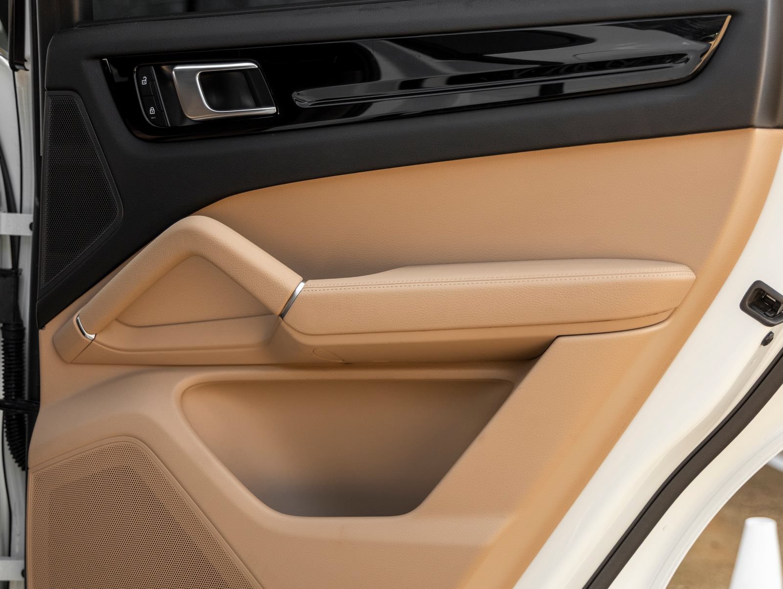 Certified 2023 Porsche Cayenne AWD/4WD image 40