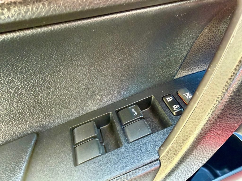 Used 2017 Toyota Corolla SE w/ Carpet Mat Package (TMS) FWD image 24