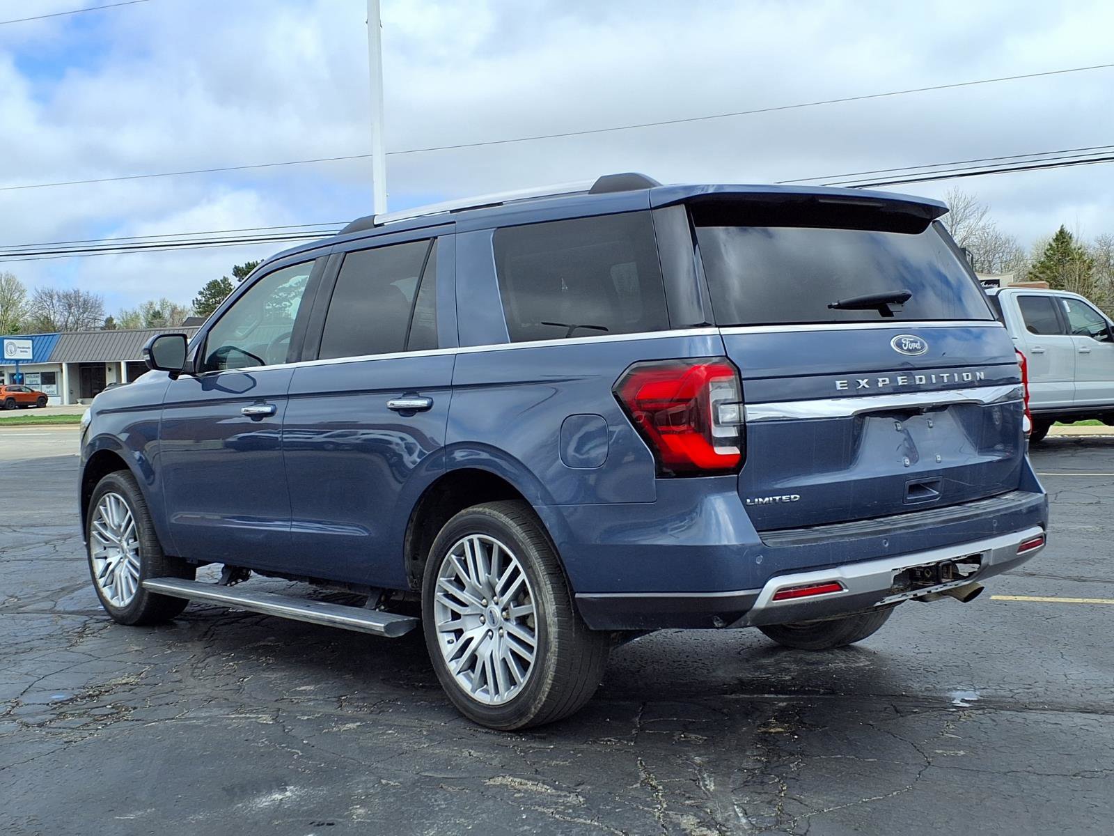 Used 2023 Ford Expedition Limited AWD/4WD image 6