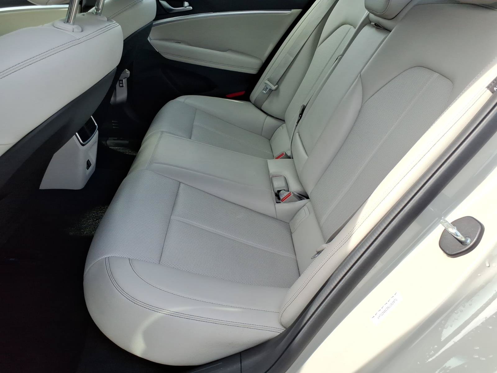 Used 2025 Genesis G70 2.5T AWD/4WD image 12