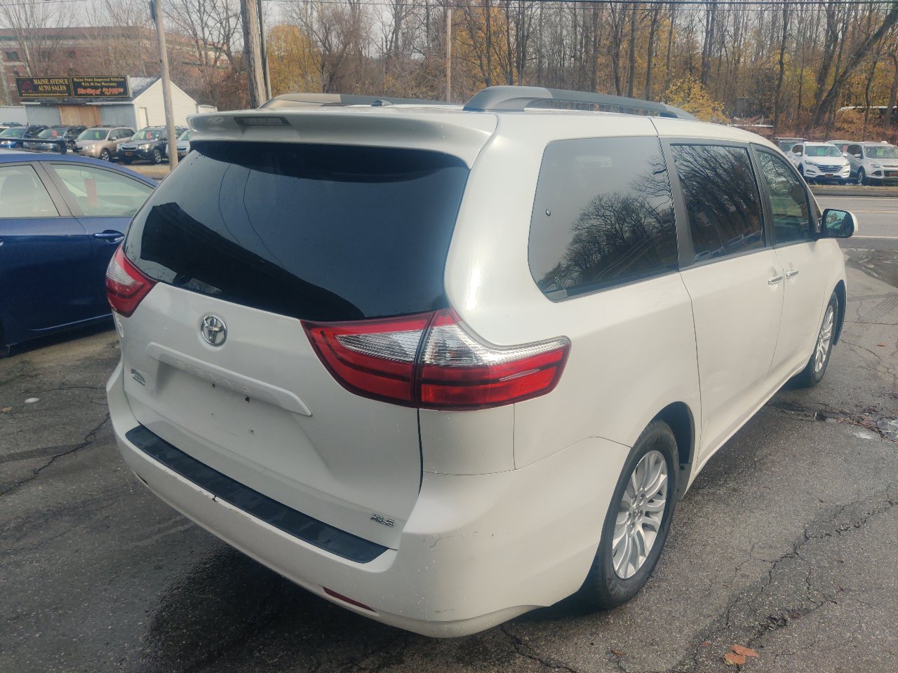 Used 2015 Toyota Sienna XLE image 6