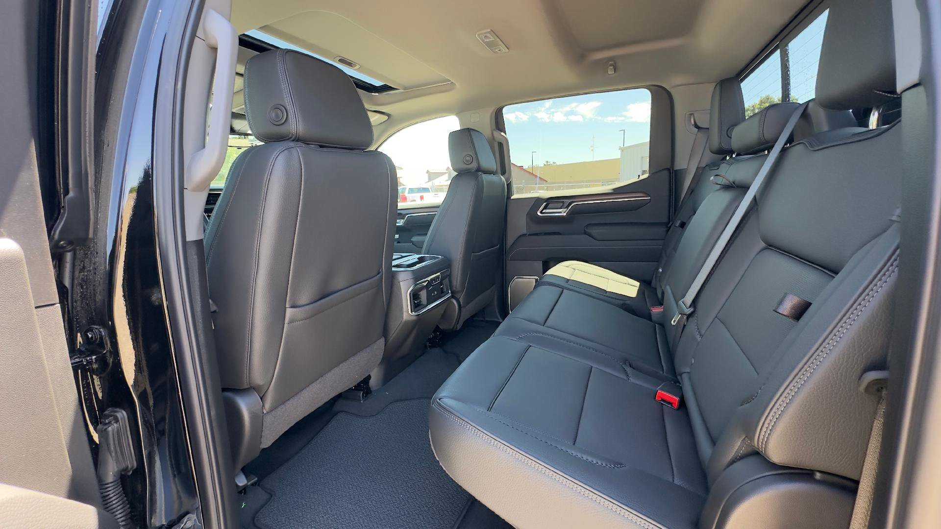 New 2026 GMC Sierra 1500 Denali w/ Denali Reserve Package AWD/4WD image 8