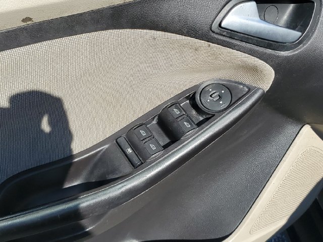 Used 2012 Ford Focus SE FWD image 19