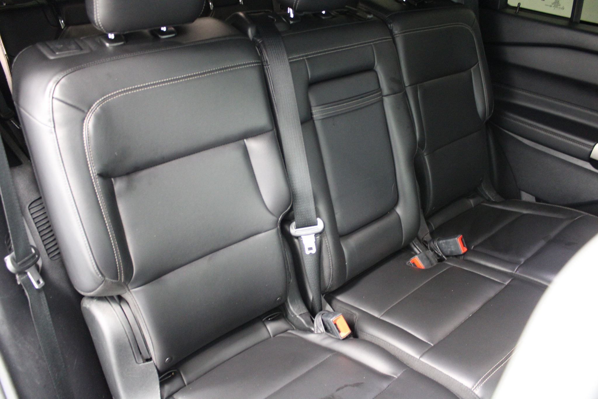 Used 2022 Ford Explorer XLT w/ Equipment Group 202A AWD/4WD image 24