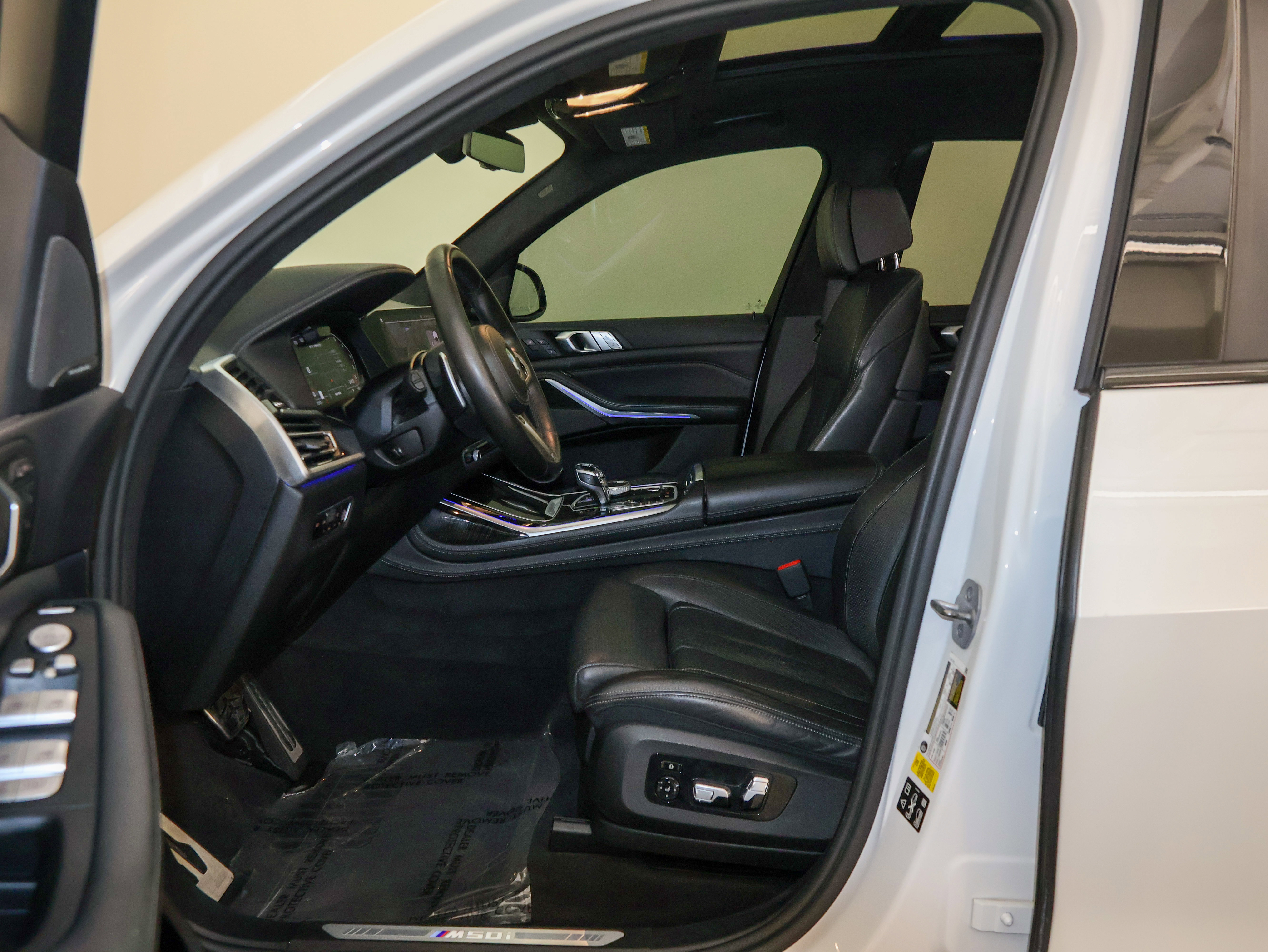 Used 2021 BMW X7 M50i image 16