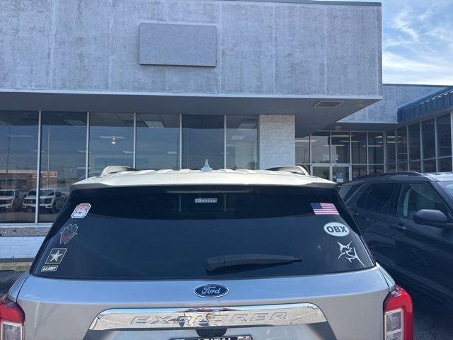 Used 2020 Ford Explorer XLT w/ Equipment Group 202A image 6