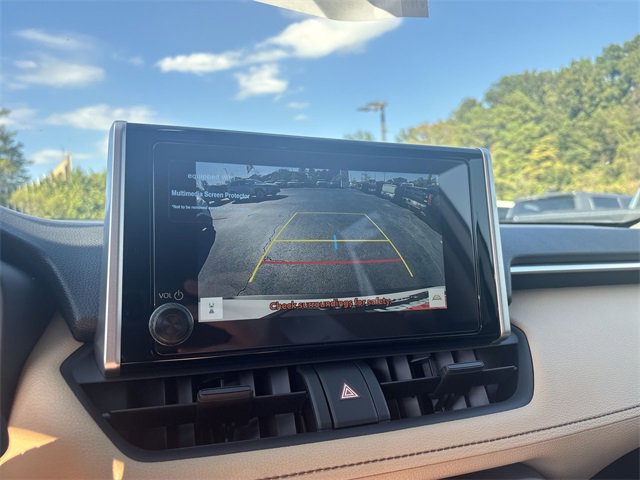 Used 2025 Toyota RAV4 XLE w/ Convenience Package image 18