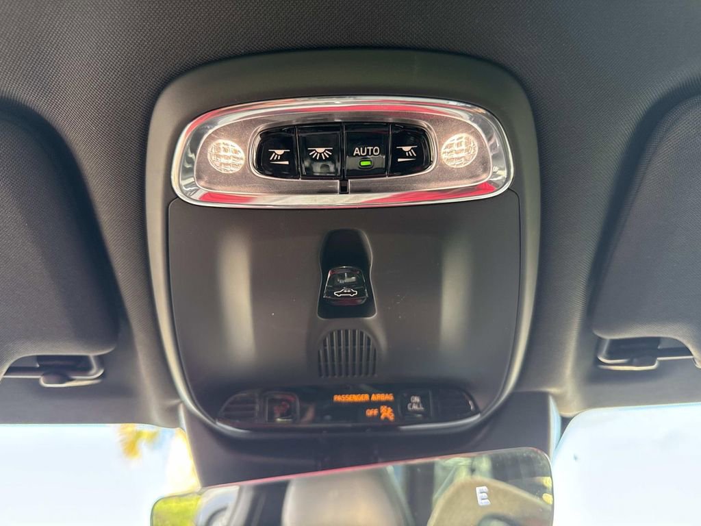 Used 2018 Volvo V90 T5 R-Design image 47