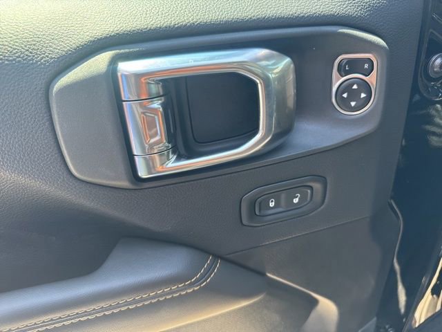 Used 2025 Jeep Wrangler Sahara image 15