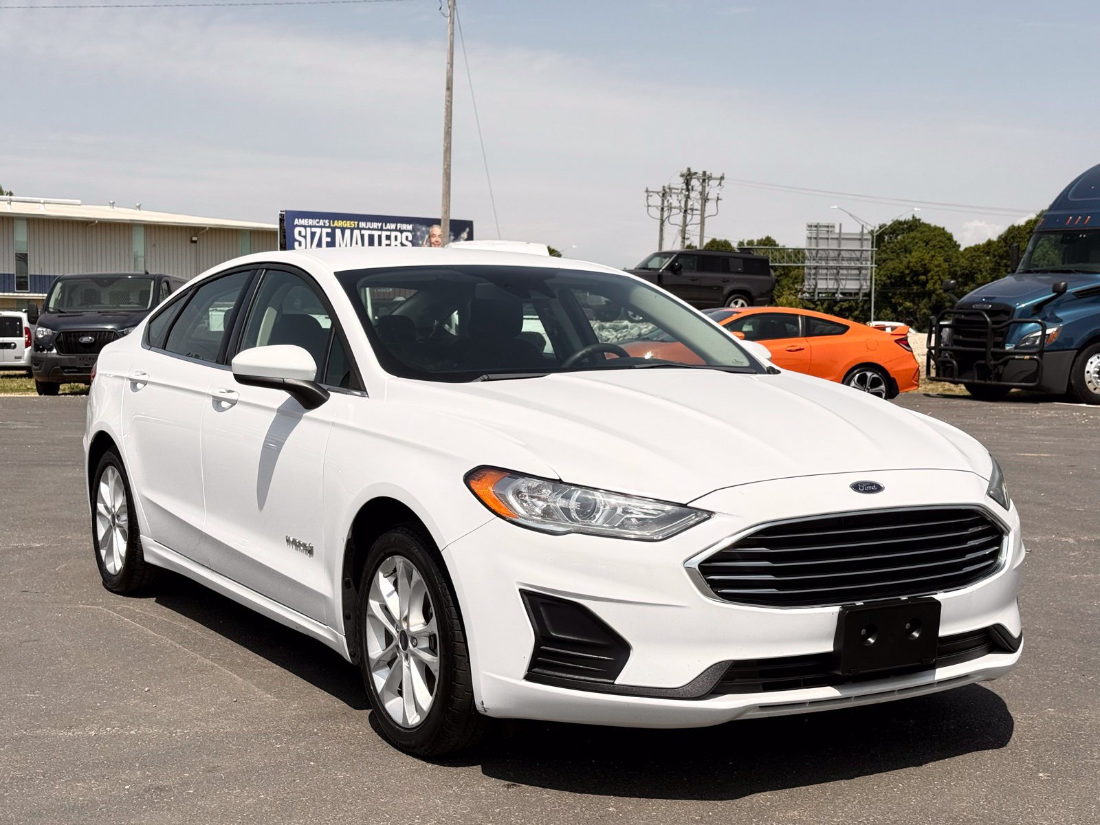 Used 2019 Ford Fusion SE FWD image 4