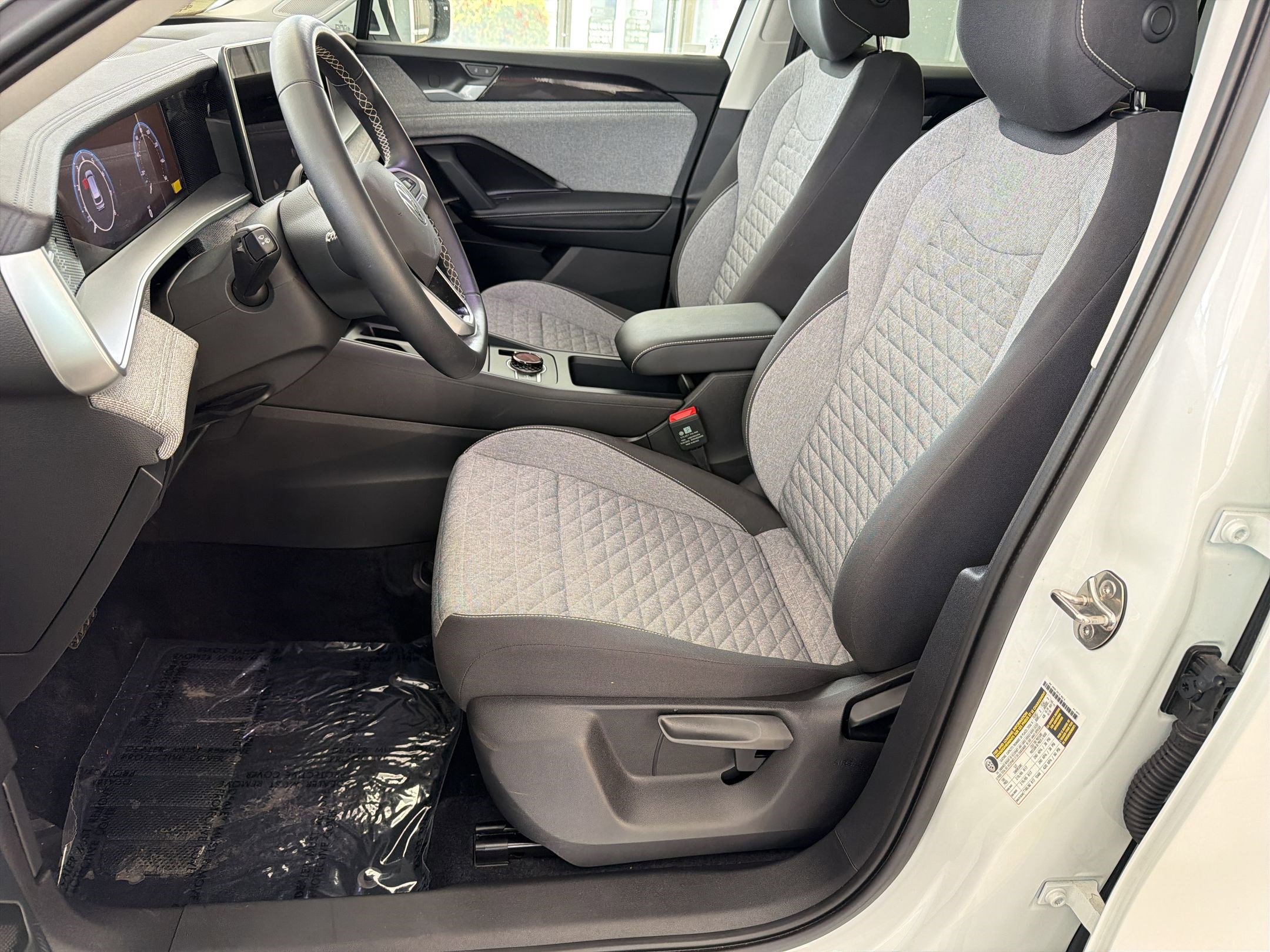 Used 2025 Volkswagen Tiguan S image 5