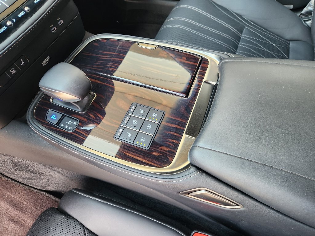 Certified 2023 Lexus LS 500 w/ Luxury Package RWD image 19