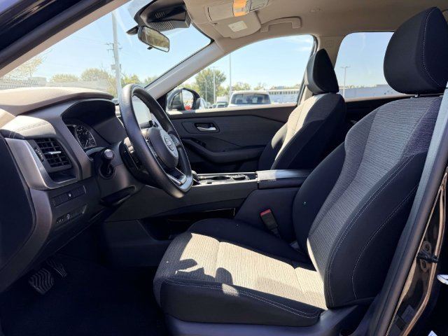 Used 2023 Nissan Rogue SV AWD/4WD image 16