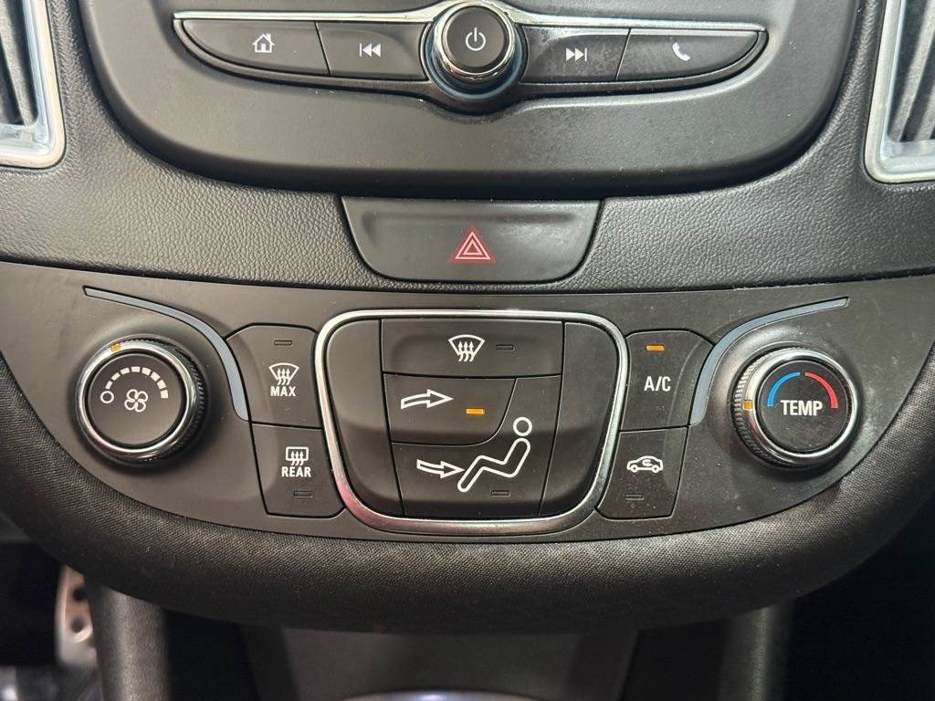 Used 2017 Chevrolet Malibu LT FWD image 18