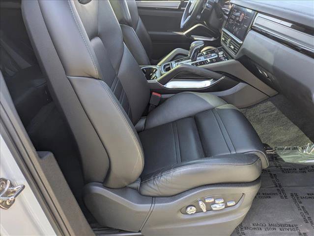 Used 2020 Porsche Cayenne Turbo AWD/4WD image 23