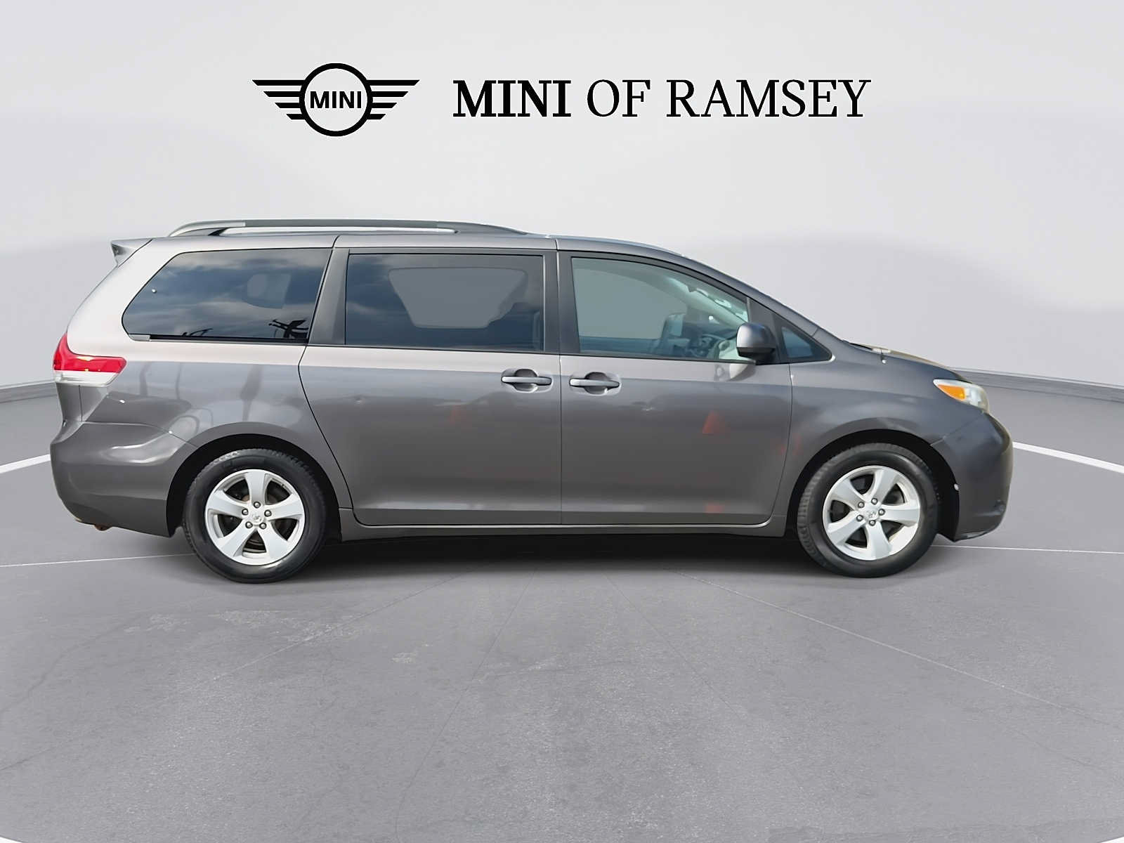 Used 2012 Toyota Sienna LE FWD image 9