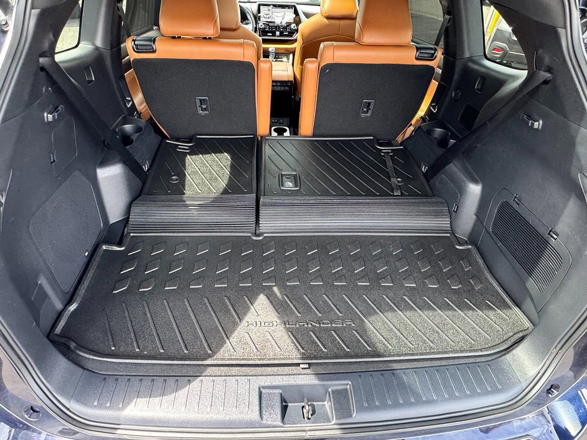 Used 2021 Toyota Highlander Platinum AWD/4WD image 9