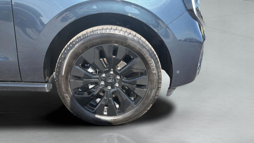 Certified 2025 Ford Expedition Max Platinum w/ Stealth Appearance Package AWD/4WD image 42