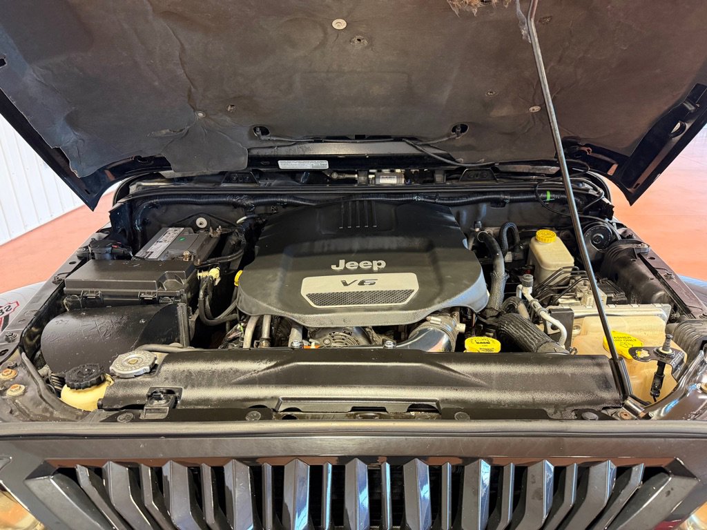 Used 2014 Jeep Wrangler Unlimited Sahara image 29