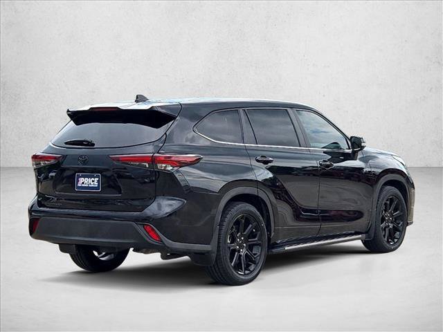 Used 2024 Toyota Highlander LE FWD image 5