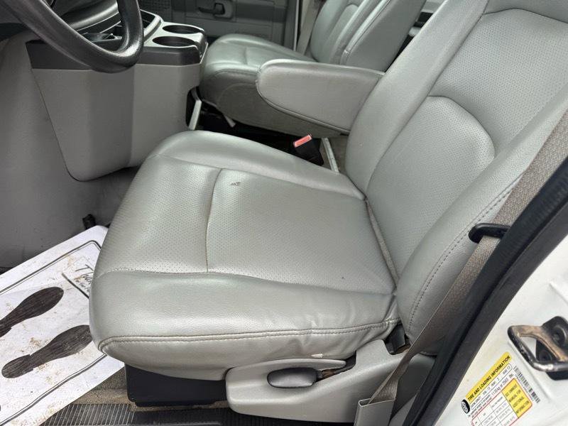 Used 2009 Ford E-350 and Econoline 350 Extended Wagon Super Duty RWD image 16