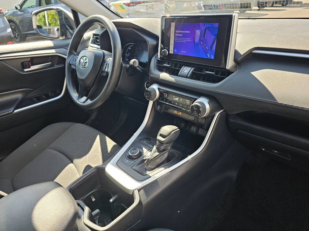 Used 2025 Toyota RAV4 XLE AWD/4WD image 11