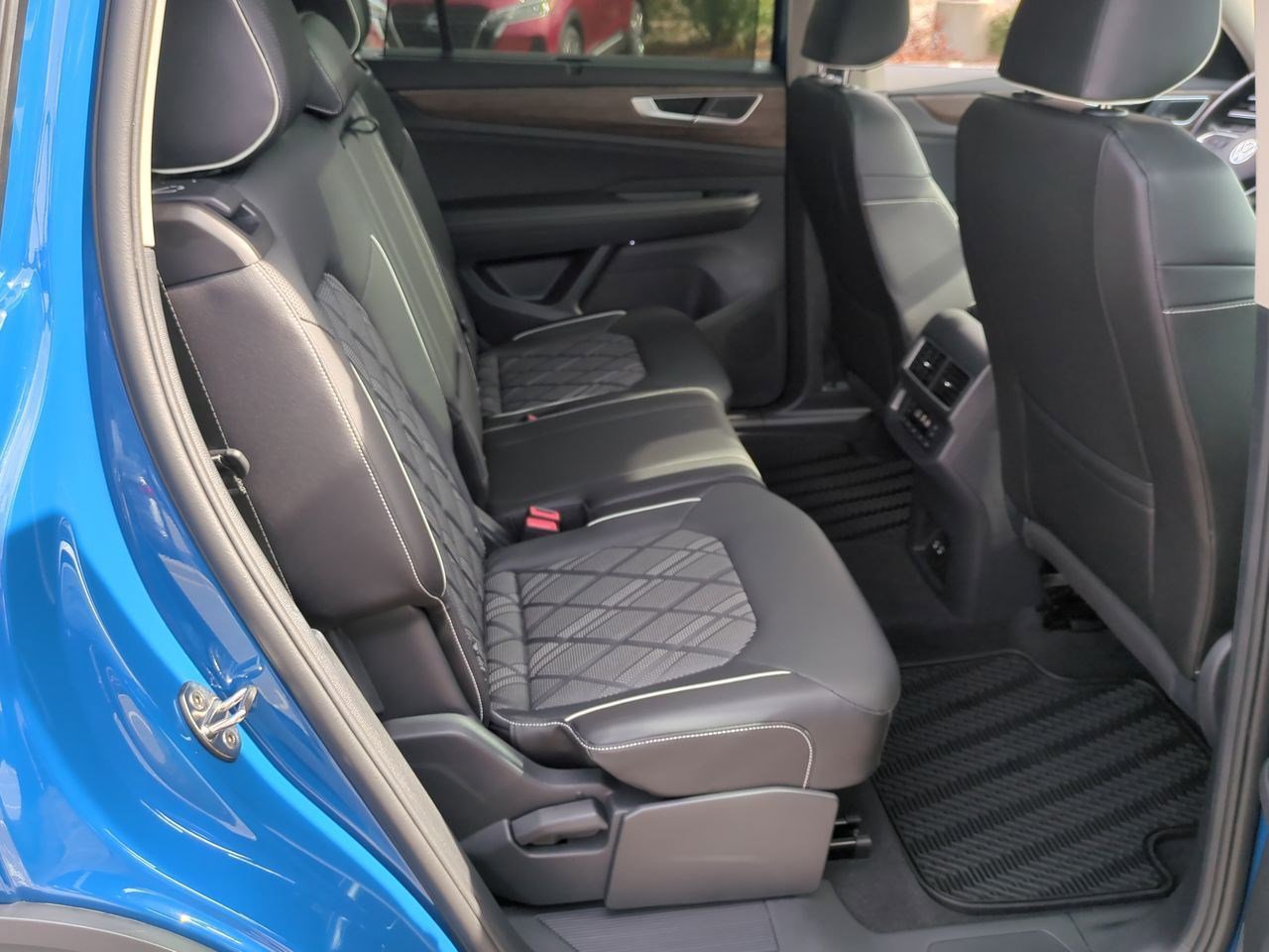 Used 2025 Volkswagen Atlas SEL Premium R-Line image 41