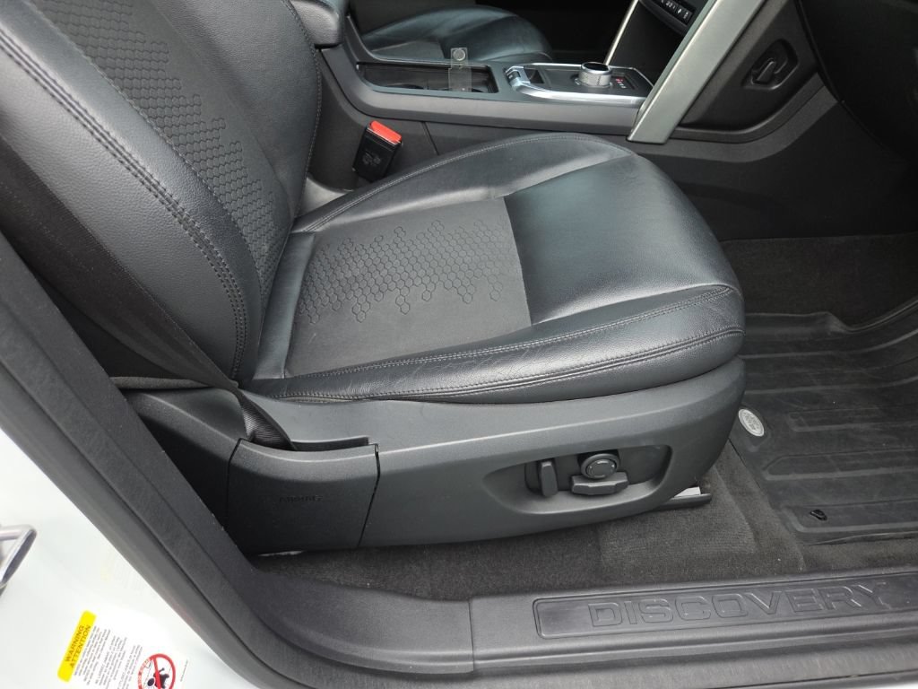 Used 2015 Land Rover Discovery Sport SE AWD/4WD image 16