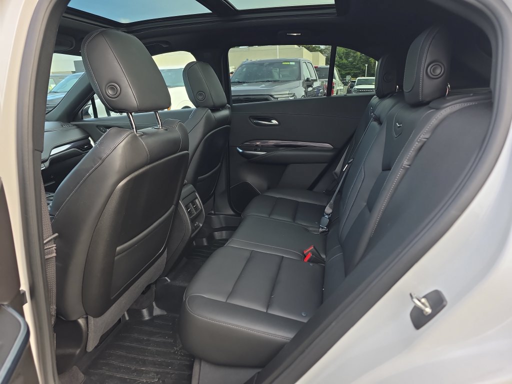 Used 2021 Cadillac XT4 Luxury w/ Cold Weather Package AWD/4WD image 18