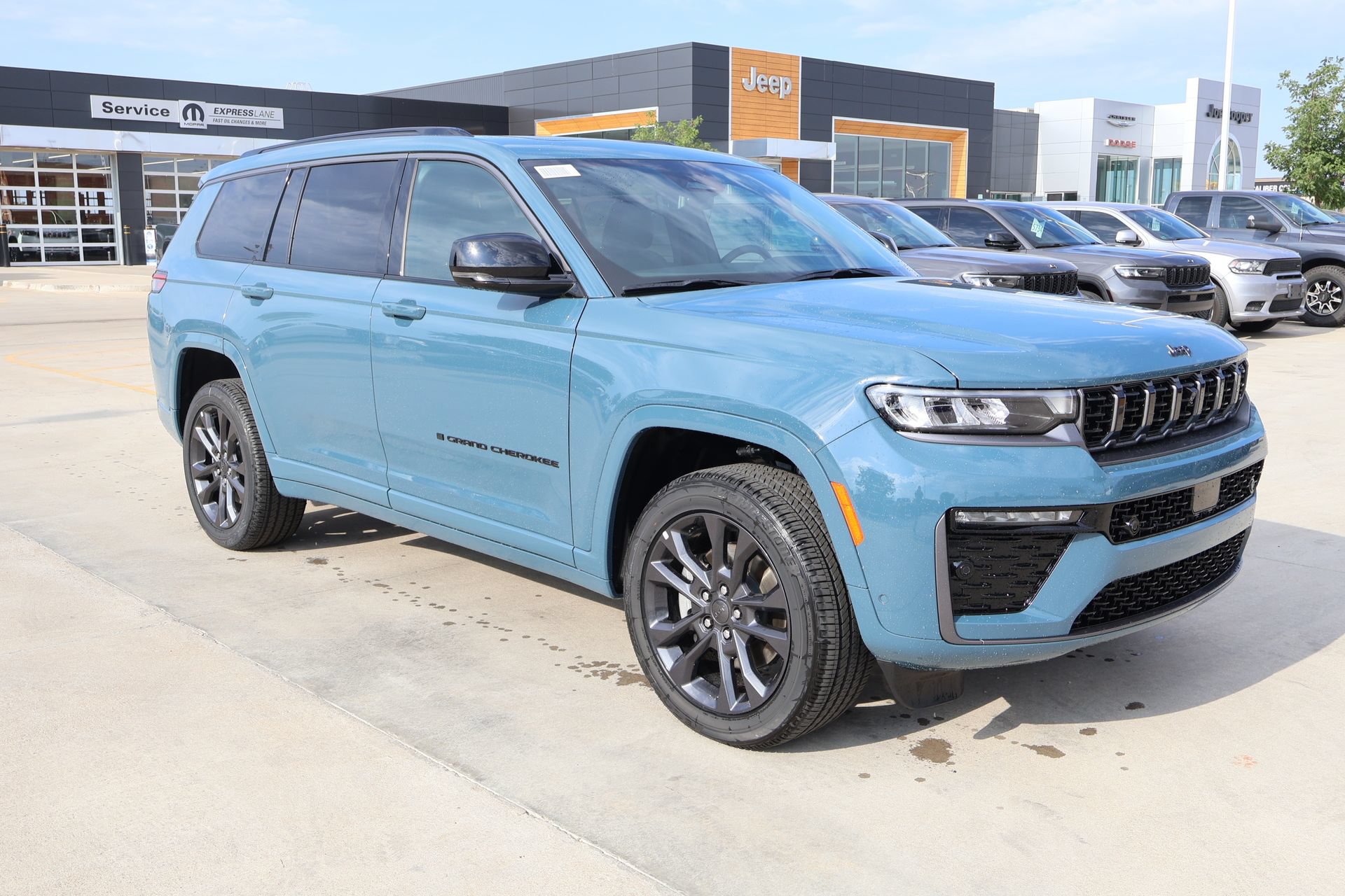 New 2026 Jeep Grand Cherokee L Limited AWD/4WD image 1