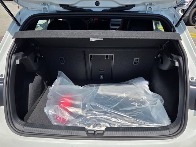 New 2026 Volkswagen GTI SE FWD image 11