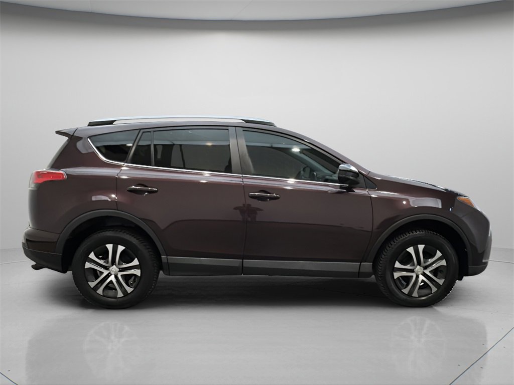 Used 2017 Toyota RAV4 LE image 7