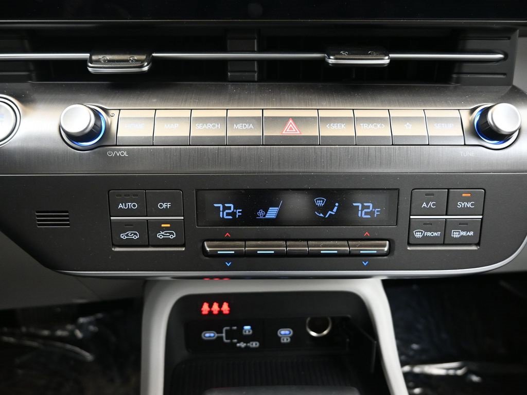 Certified 2025 Hyundai Kona SEL image 32