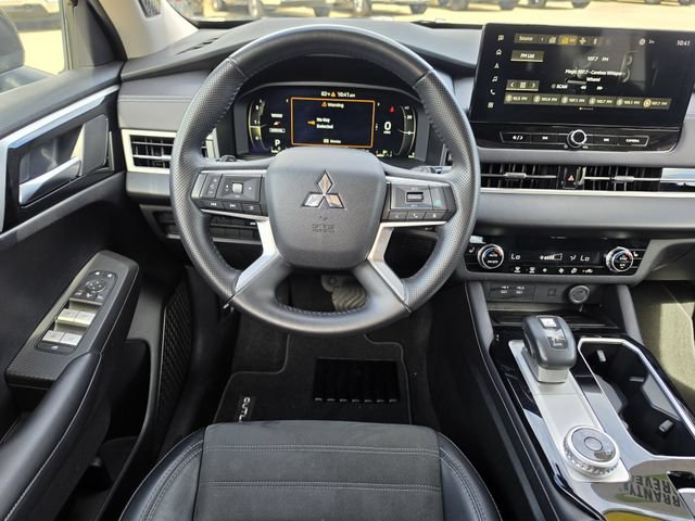 Used 2025 Mitsubishi Outlander SE FWD image 10