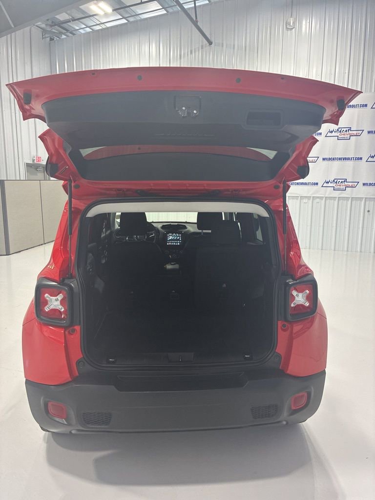 Used 2023 Jeep Renegade Latitude AWD/4WD image 39