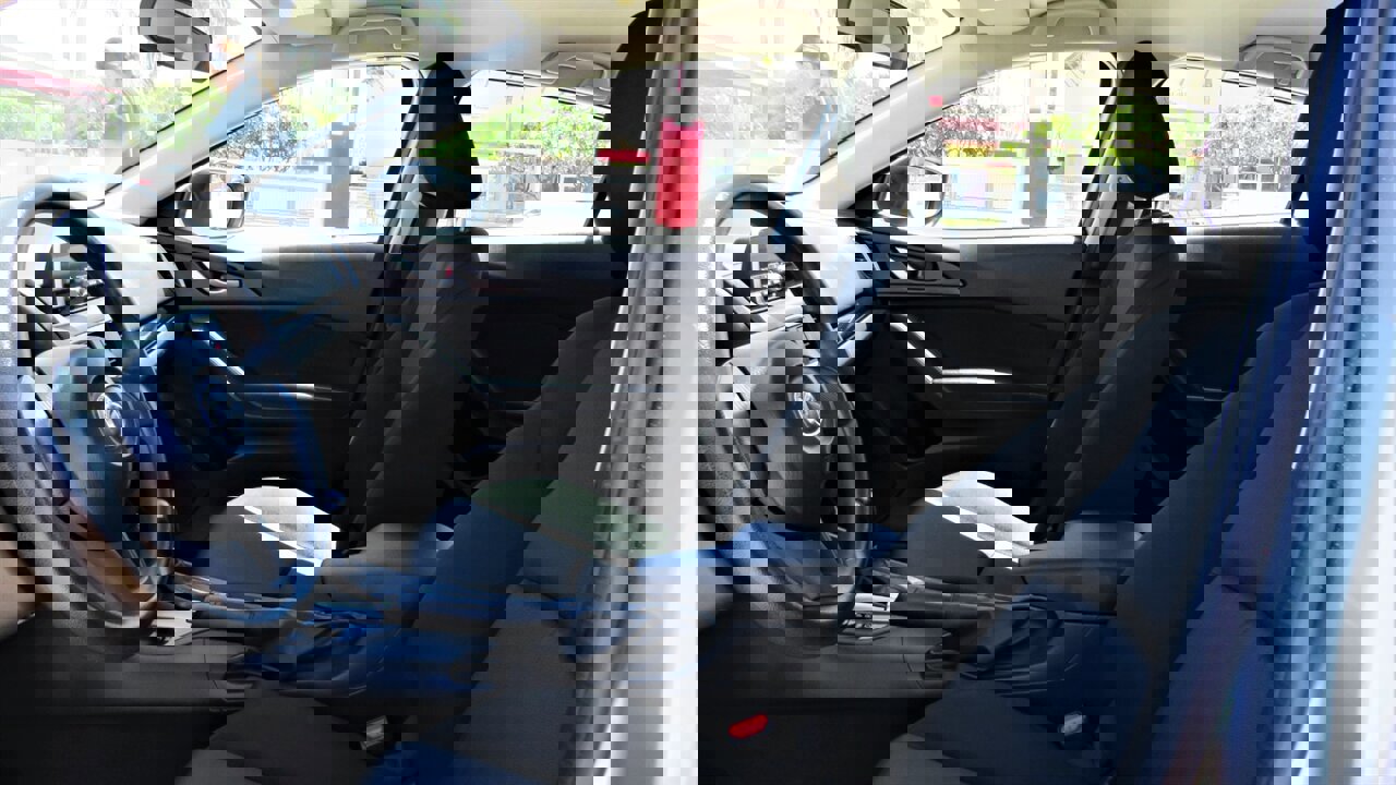 Used 2015 MAZDA MAZDA3 i SV image 11