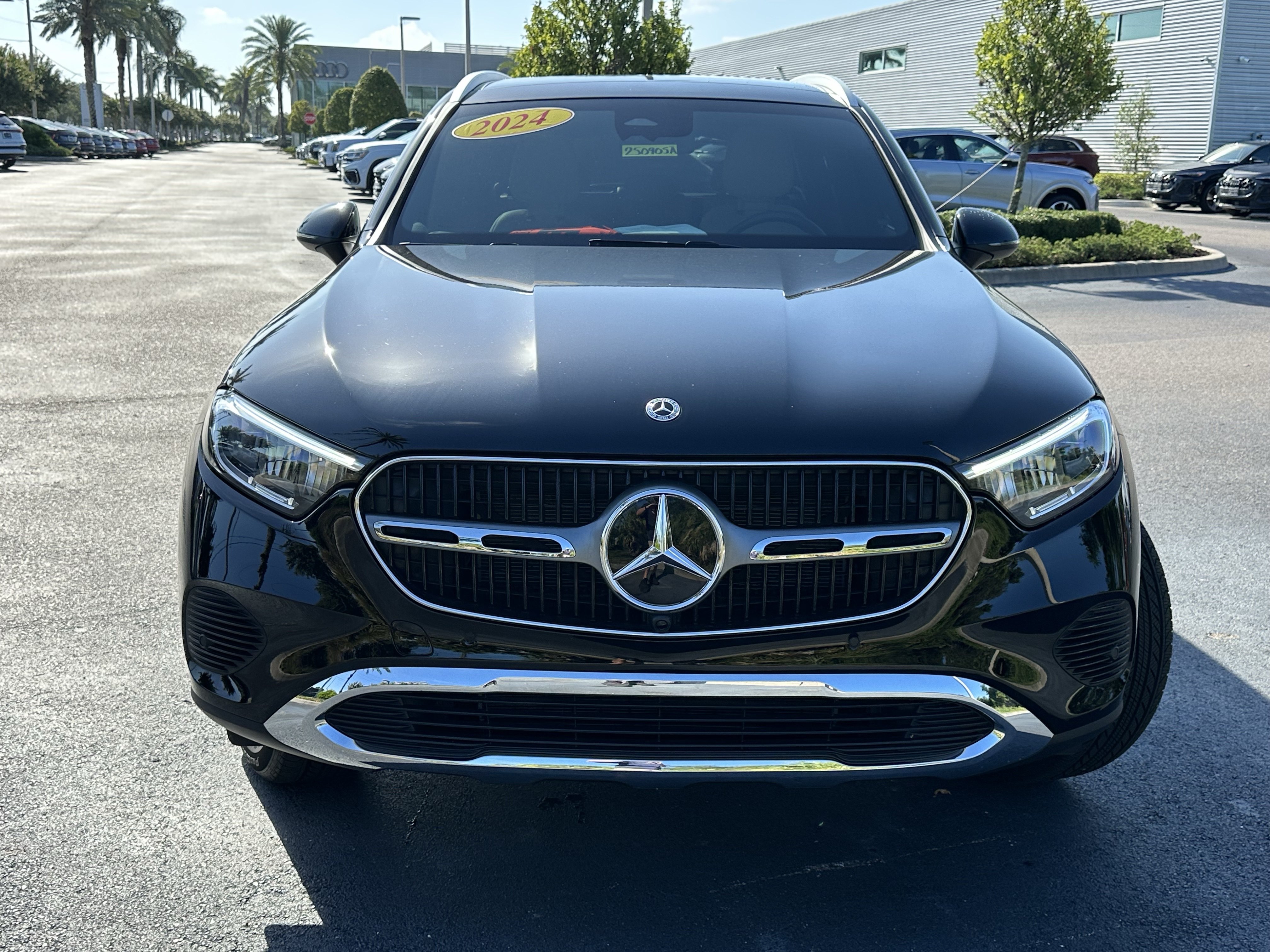 Used 2024 Mercedes-Benz GLC 300 4MATIC image 2