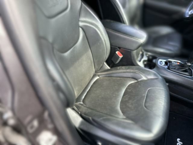 Used 2019 Jeep Cherokee Limited image 25