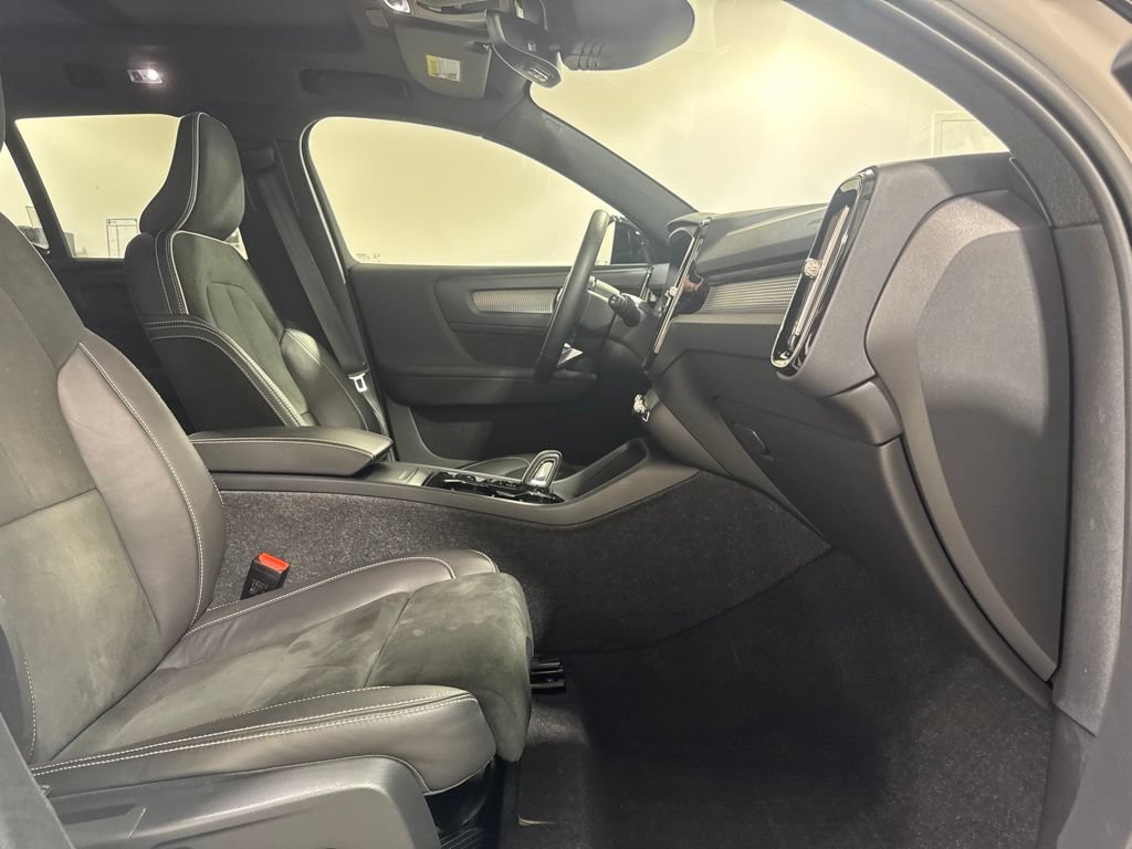 Used 2022 Volvo XC40 T5 R-Design w/ Climate Package AWD/4WD image 28