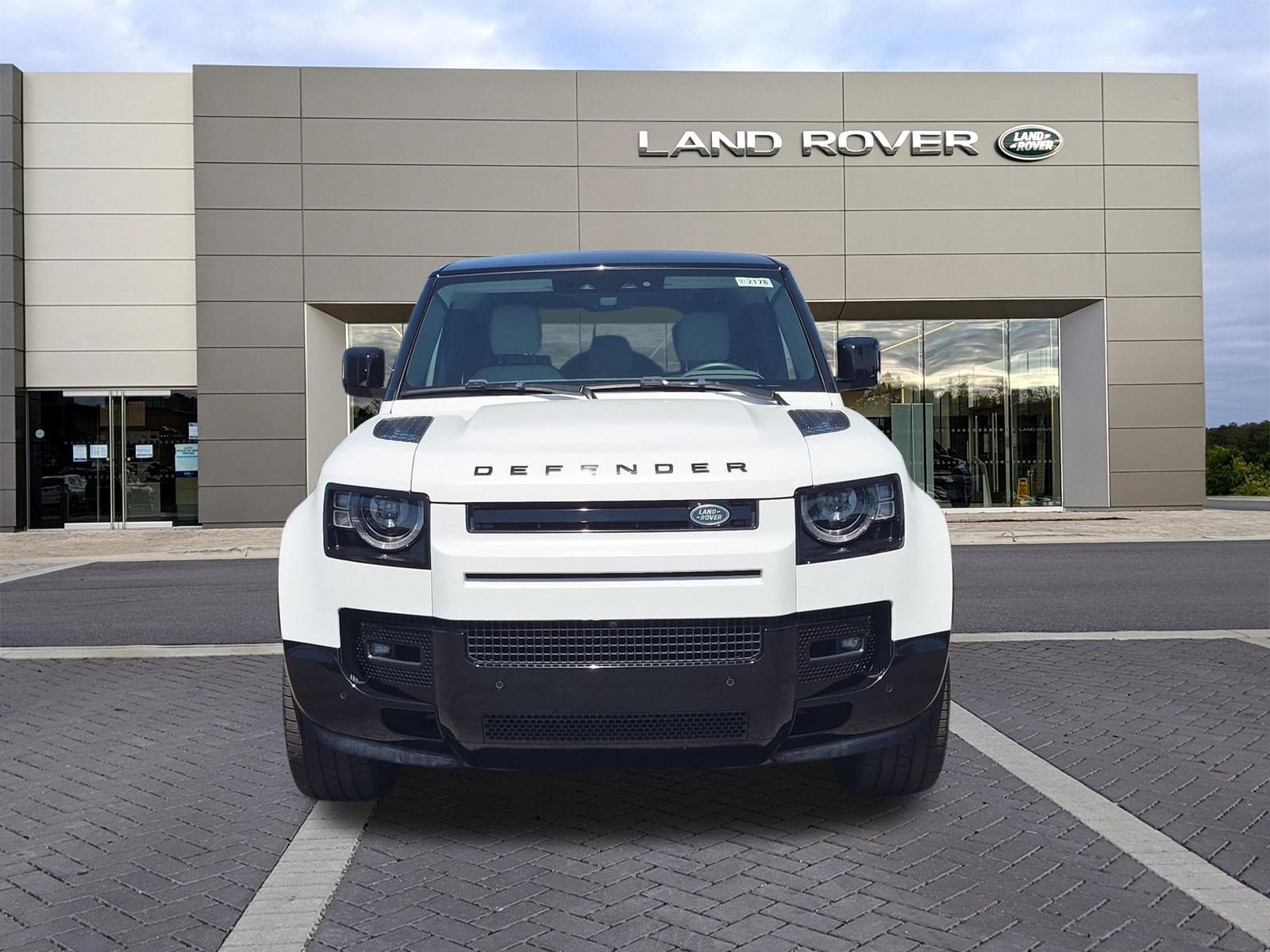 Certified 2025 Land Rover Defender 110 X-Dynamic SE AWD/4WD image 2