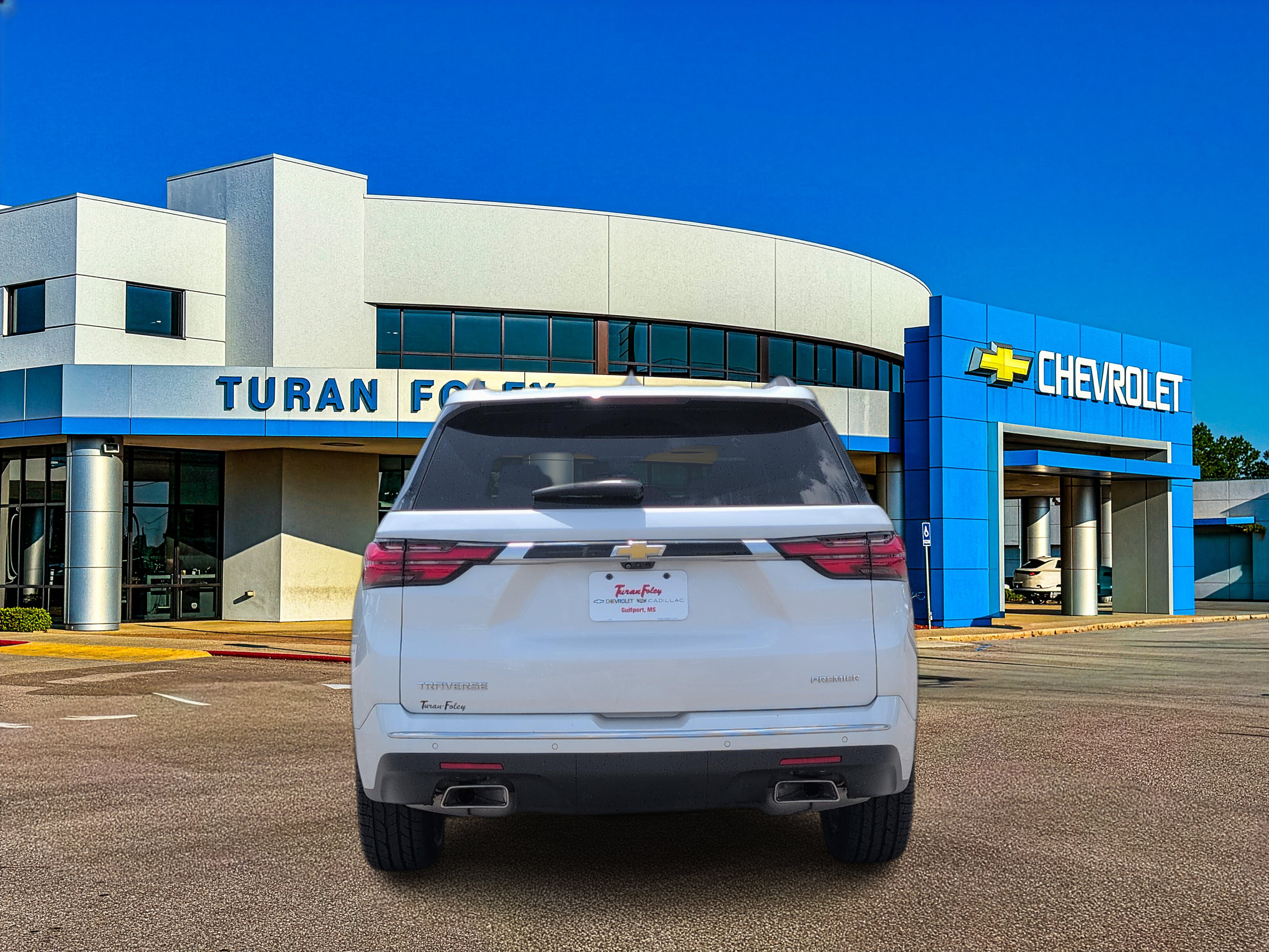 Used 2023 Chevrolet Traverse Premier FWD image 4
