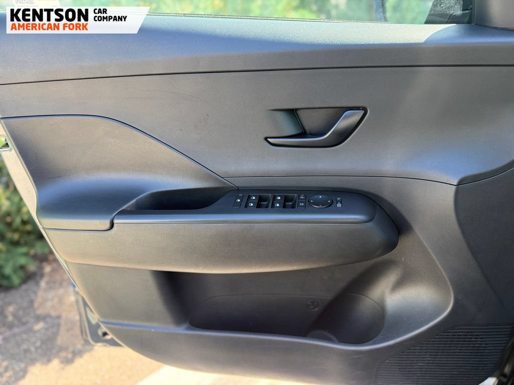 Used 2025 Hyundai Kona SEL AWD/4WD image 17