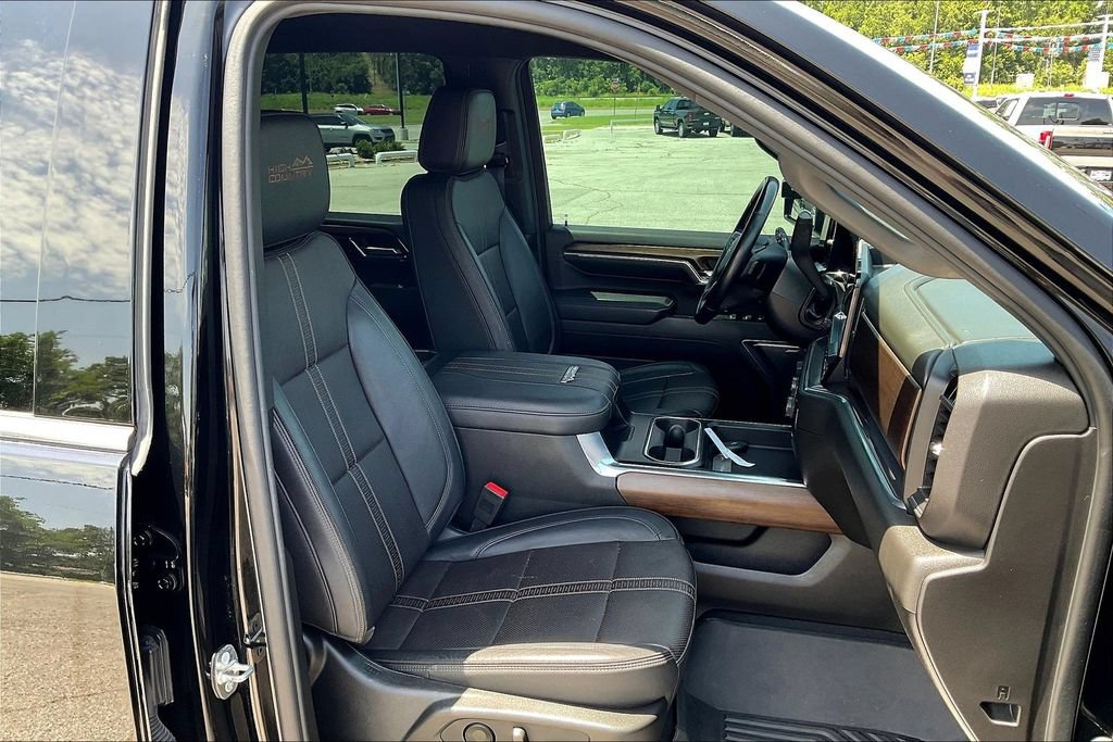 Used 2024 Chevrolet Silverado 2500 High Country AWD/4WD image 16