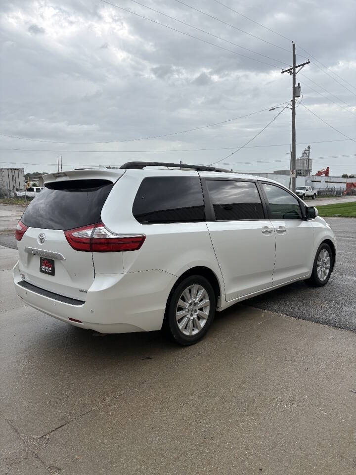 Used 2015 Toyota Sienna Limited Premium w/ Advanced Technology Package FWD image 4