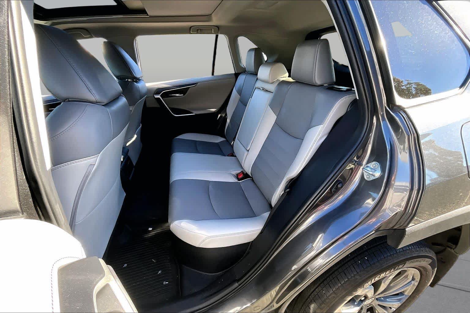 Used 2022 Toyota RAV4 Limited AWD/4WD image 21