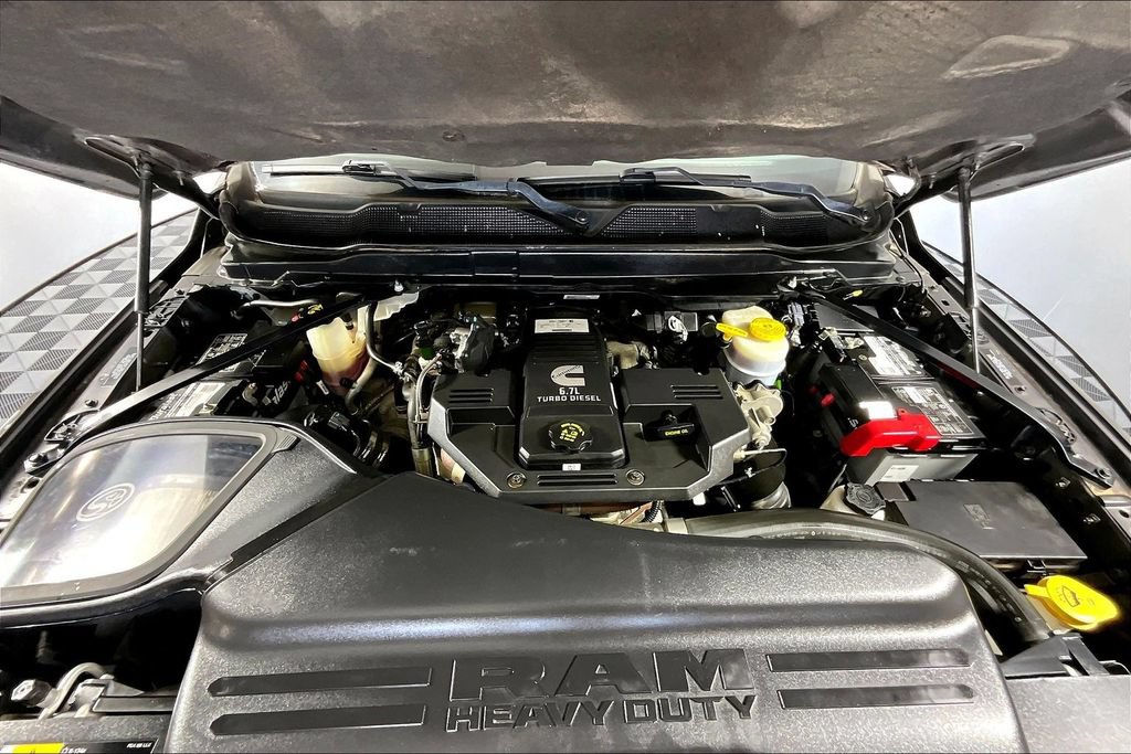 Used 2021 RAM 3500 Big Horn w/ Night Edition AWD/4WD image 9