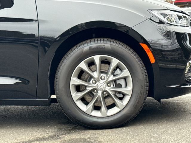 New 2026 Chrysler Pacifica Select AWD/4WD image 7