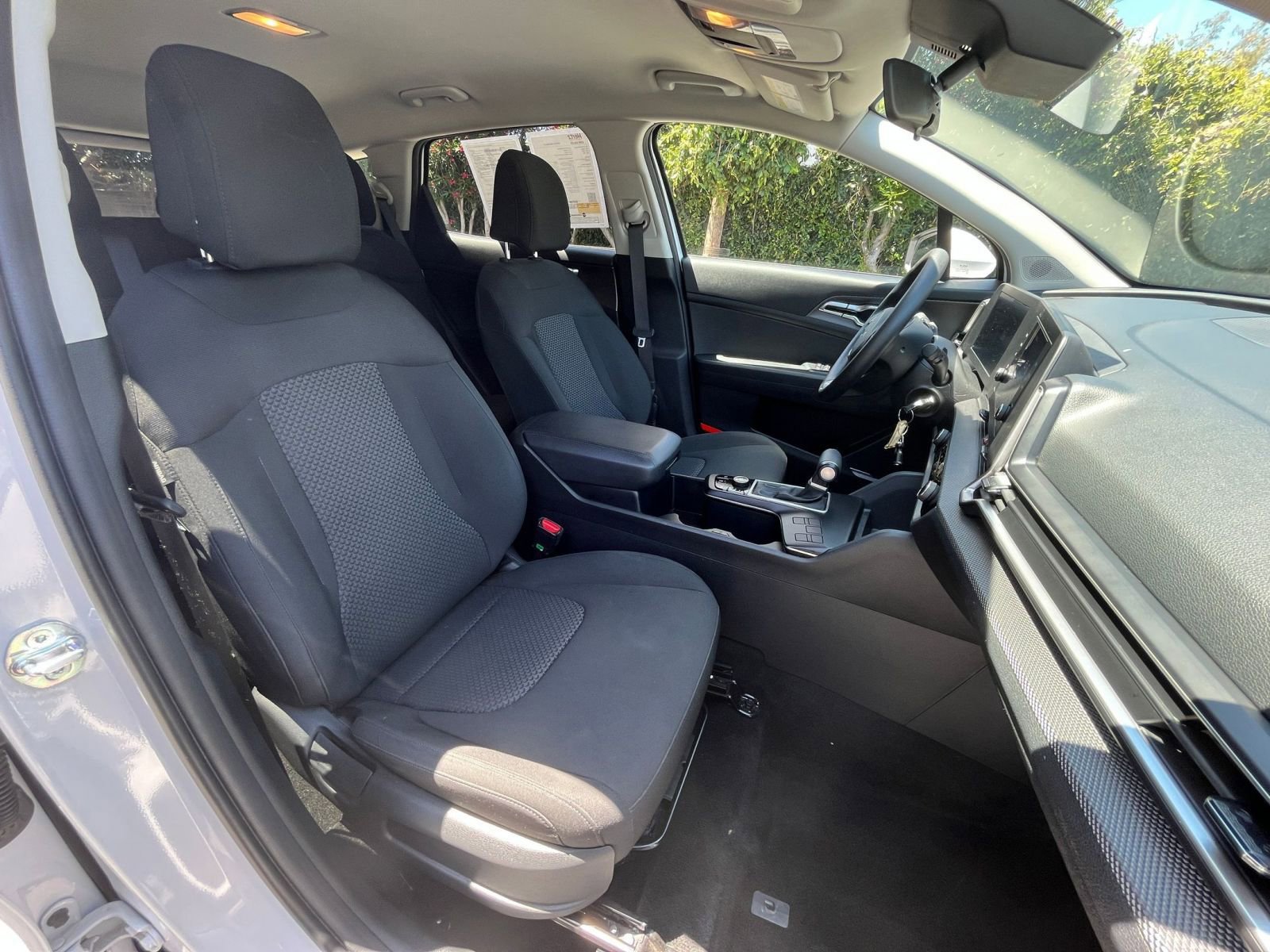Used 2025 Kia Sportage LX FWD image 35