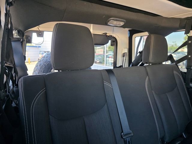 Used 2016 Jeep Wrangler Unlimited Sahara w/ Connectivity Group image 16